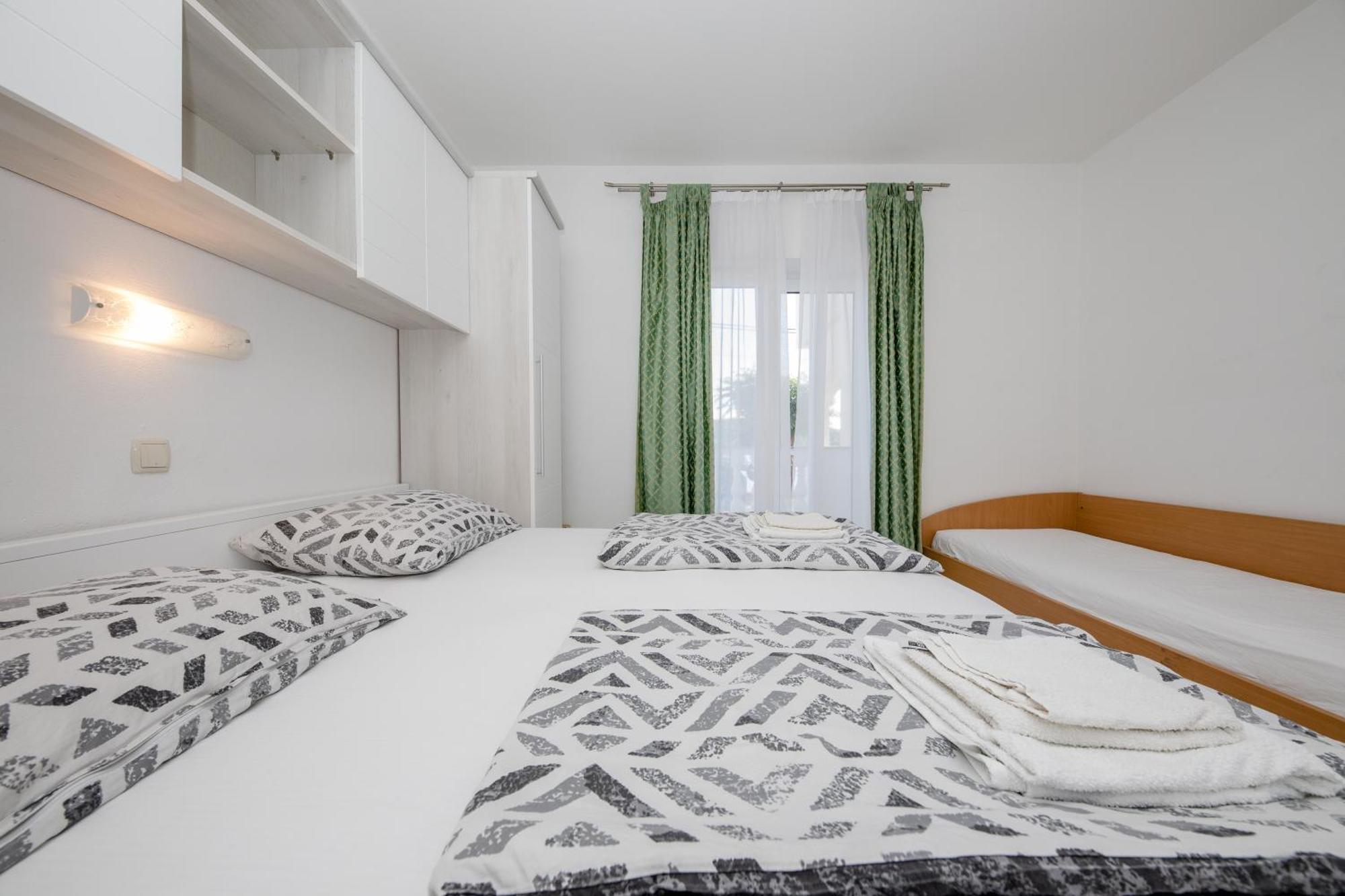 Apartments And Rooms By The Sea Supetarska Draga - Gornja, Rab - 11579 Oda fotoğraf