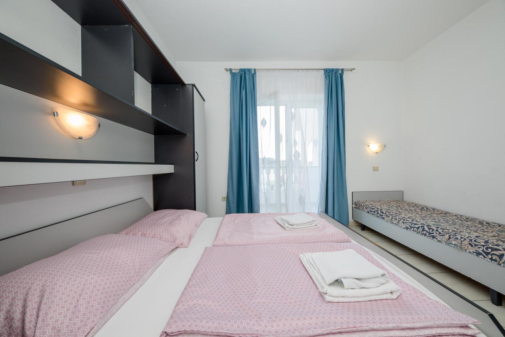 Apartments And Rooms By The Sea Supetarska Draga - Gornja, Rab - 11579 Oda fotoğraf