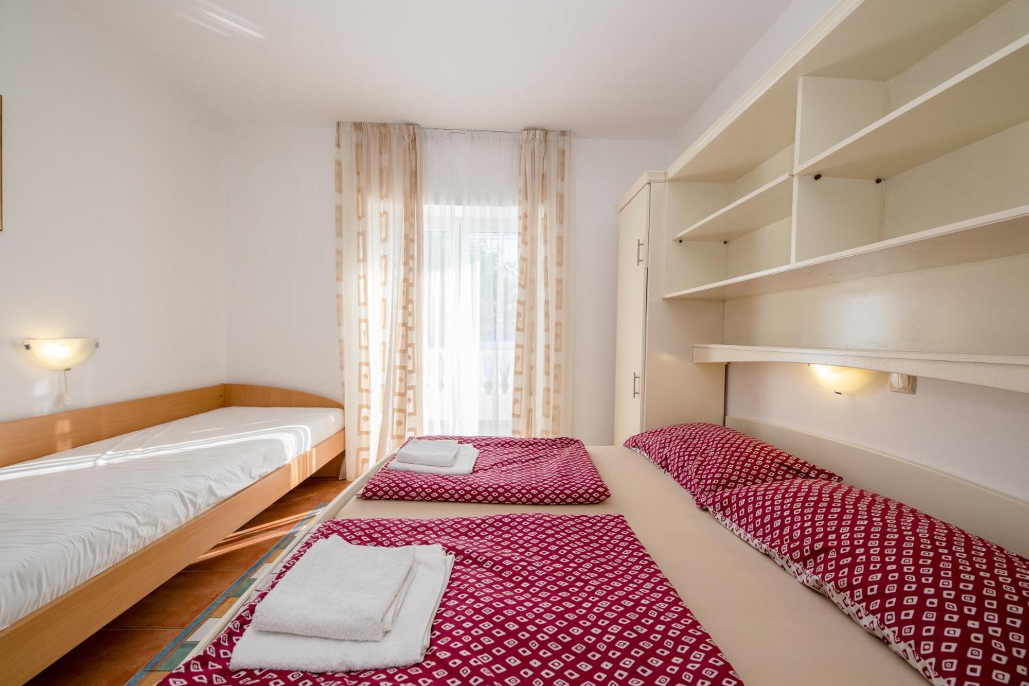 Apartments And Rooms By The Sea Supetarska Draga - Gornja, Rab - 11579 Oda fotoğraf